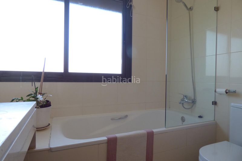 Foto 5fccf45f-76f6-4a12-9aae-e0fb125dac65. Miete dachwohnung mit heizung parking pool in Monte el Pilar Majadahonda