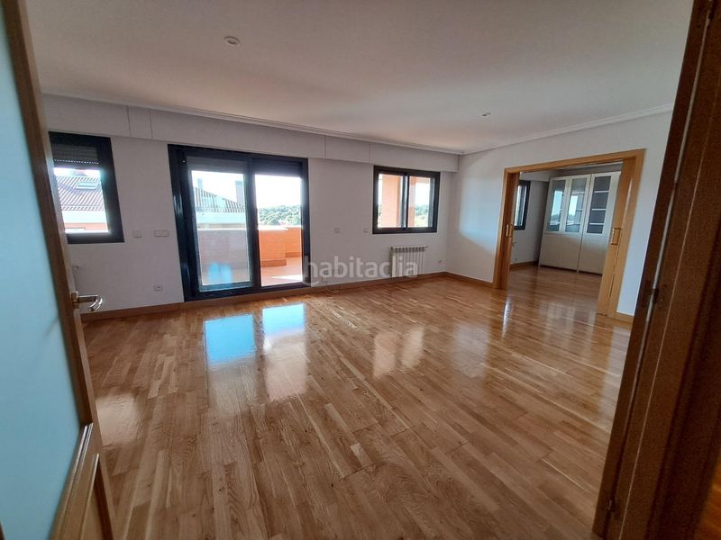 Foto 7060a27a-fdfd-480b-8e58-ec45c953fc6e. Miete dachwohnung mit heizung parking pool in Monte el Pilar Majadahonda