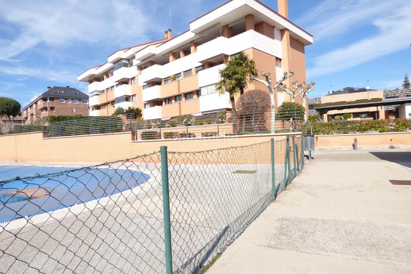 Foto 8748b433-4079-4e7c-9e3a-45c45dee18cf. Miete dachwohnung mit heizung parking pool in Monte el Pilar Majadahonda