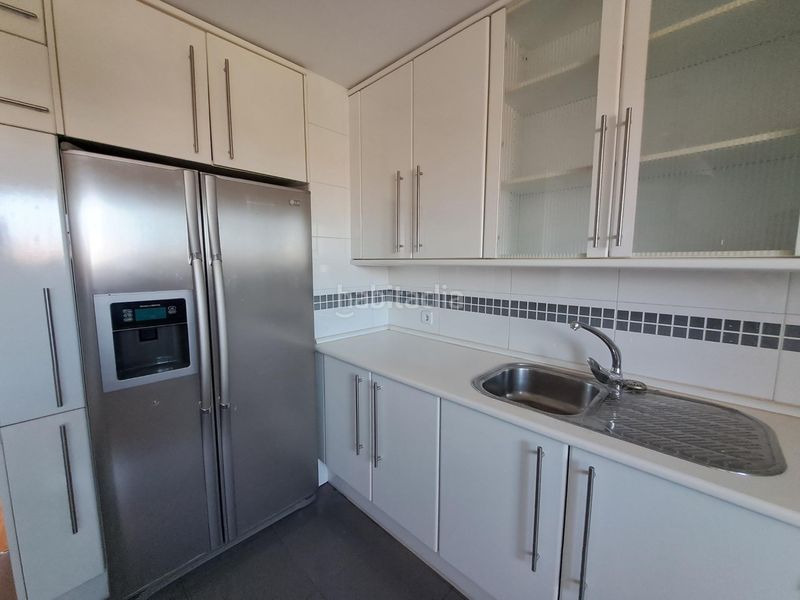 Foto 9aa98623-6076-4dd5-bafb-a31b25a24243. Miete dachwohnung mit heizung parking pool in Monte el Pilar Majadahonda