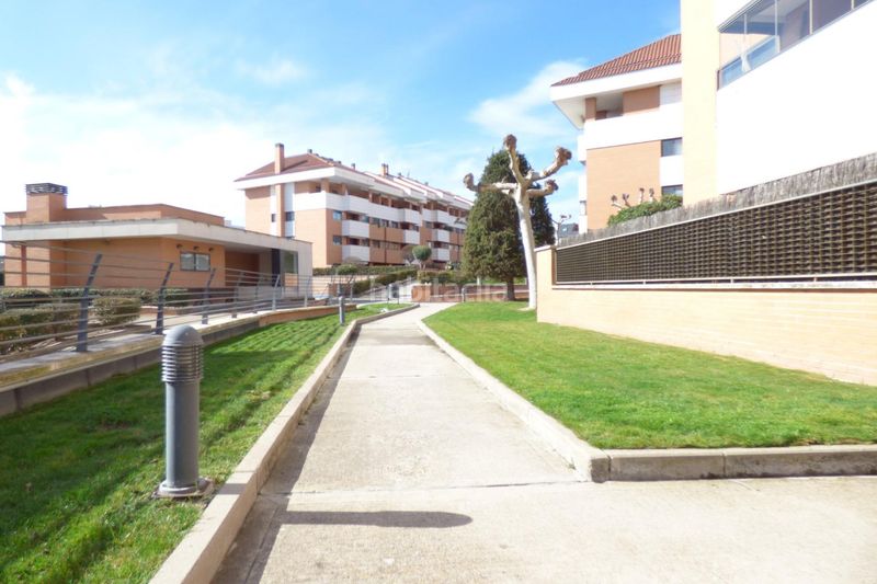 Foto ea5e6037-4472-495a-914c-ca72c8dd3972. Miete dachwohnung mit heizung parking pool in Monte el Pilar Majadahonda