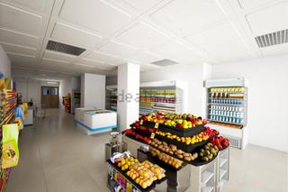 Location Local commercial  Calle narvaez. Excepcional local comercial en zona premium junto al retiro