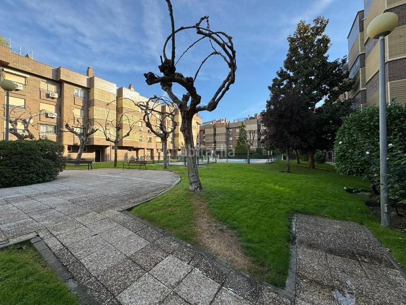 Foto 3202c519-4c73-470e-86ee-cc7e37e00336. Lloguer pis amb calefacció aparcament piscina a Avenida Europa Pozuelo de Alarcón