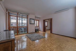 Piso  Calle andrés mellado. Piso a reformar con terraza en chamberí. 5 dormitorios. planta 3