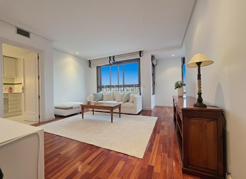 Foto 3a129729-cffc-4a95-8db2-31d93e30678a. Rent flat with heating parking pool in Castilla Madrid