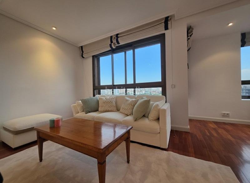 Foto 62c134ea-e3f7-4126-8112-b9974334f6a9. Rent flat with heating parking pool in Castilla Madrid