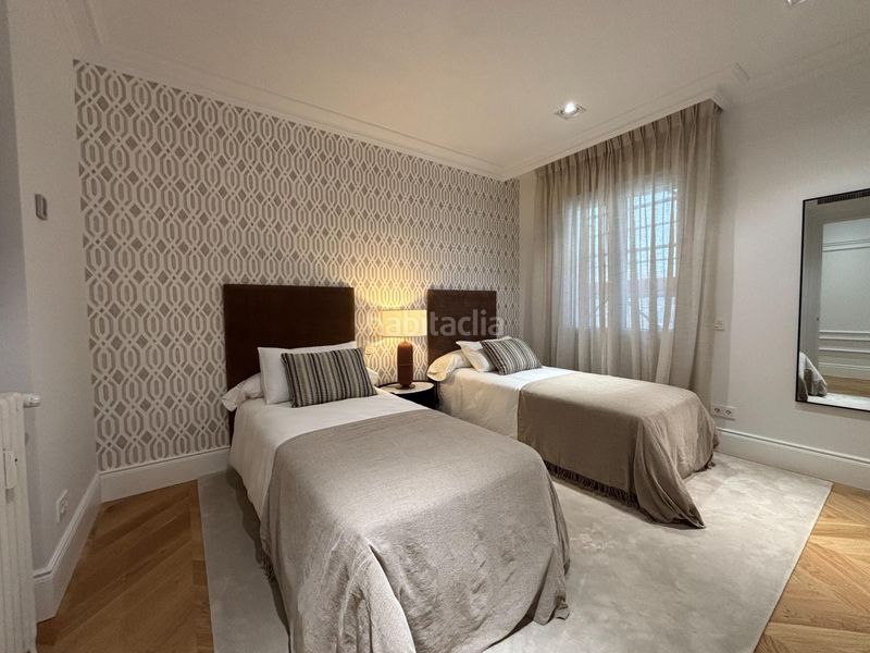 Foto f0a9b7f8-156d-4677-a0e4-2d21f5a02d0a. Flat with heating in Goya Madrid