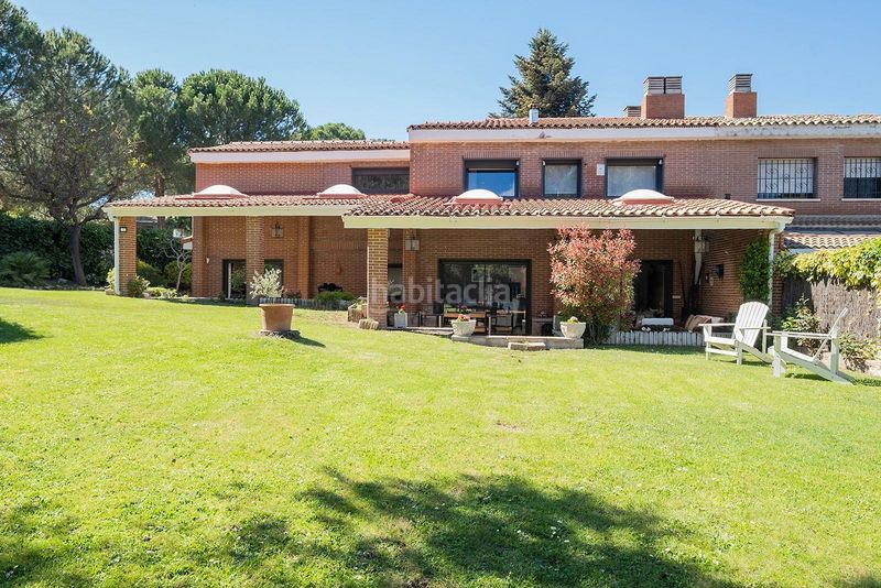 Foto 08650a90-5b4f-4fb0-b14b-e735ed6e3f10. Maison jumelée avec parking dans Urbanización Este-Montepríncipe Boadilla del Monte