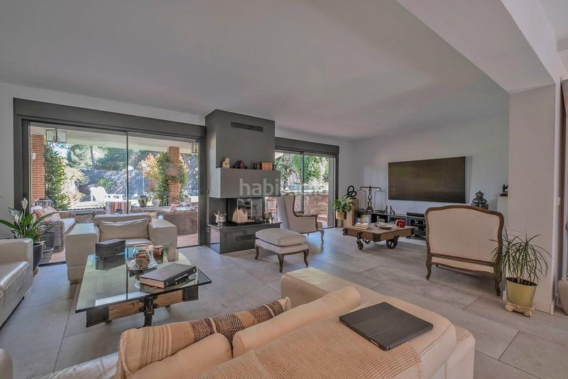 Foto 3267c9d8-3bcd-4911-8025-4c0ed5fe5739. Maison jumelée avec parking dans Urbanización Este-Montepríncipe Boadilla del Monte