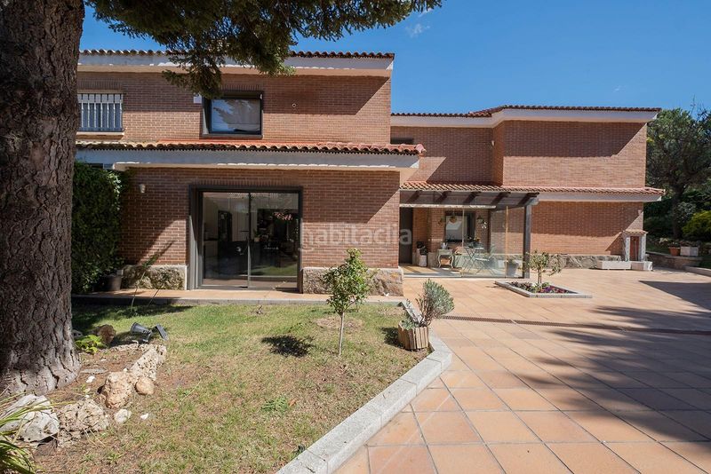 Foto 6469cb3b-5963-425d-840b-f70986582cfd. Maison jumelée avec parking dans Urbanización Este-Montepríncipe Boadilla del Monte