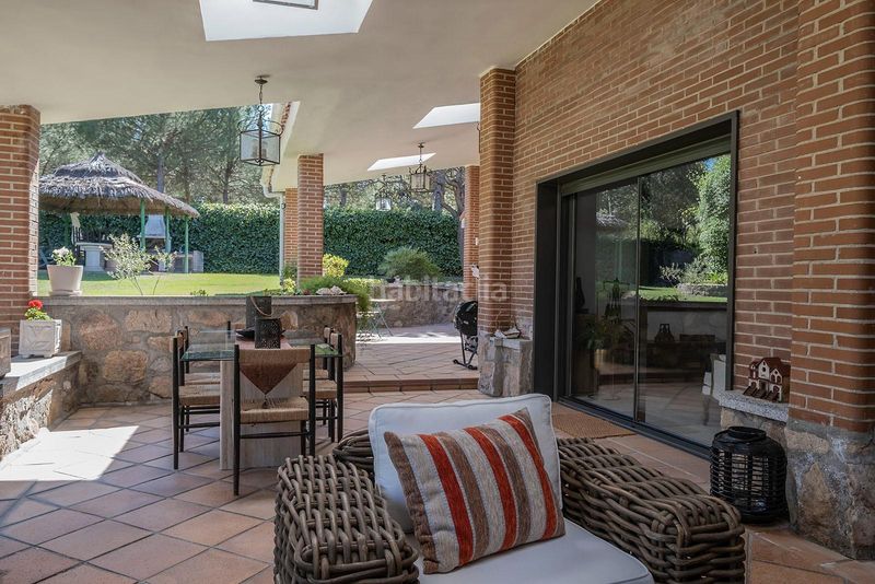 Foto 65d29f8d-0cad-45ca-ae0b-99f8aa0cdefb. Maison jumelée avec parking dans Urbanización Este-Montepríncipe Boadilla del Monte