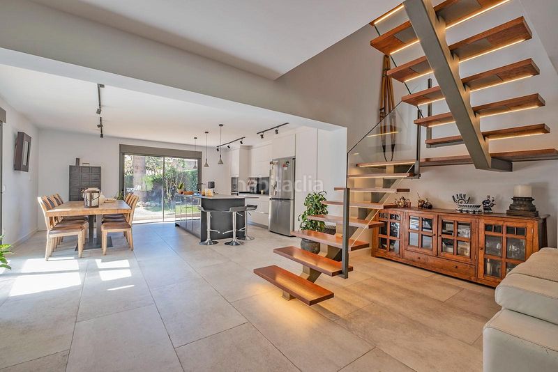 Foto 77ca44d4-db89-40f7-977a-e5650cb14d93. Maison jumelée avec parking dans Urbanización Este-Montepríncipe Boadilla del Monte