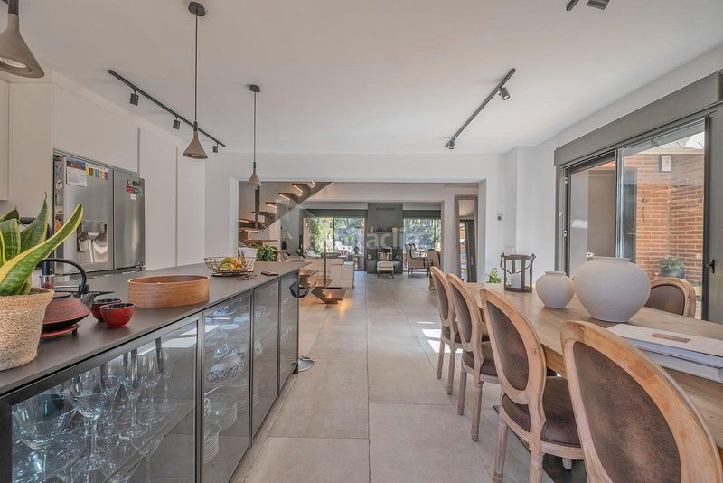 Foto a8e2bac5-3c57-48f5-bf15-cadb5a0fe0c3. Maison jumelée avec parking dans Urbanización Este-Montepríncipe Boadilla del Monte