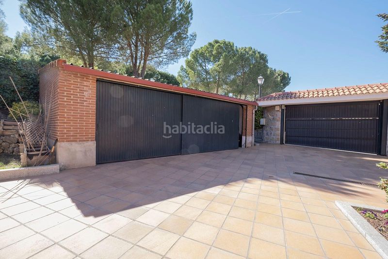 Foto a9d8c2d2-f3bc-42a0-b46b-71203aef5b35. Maison jumelée avec parking dans Urbanización Este-Montepríncipe Boadilla del Monte