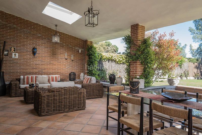 Foto b2ce2f32-65ae-4110-afb9-3cb0aced7943. Maison jumelée avec parking dans Urbanización Este-Montepríncipe Boadilla del Monte