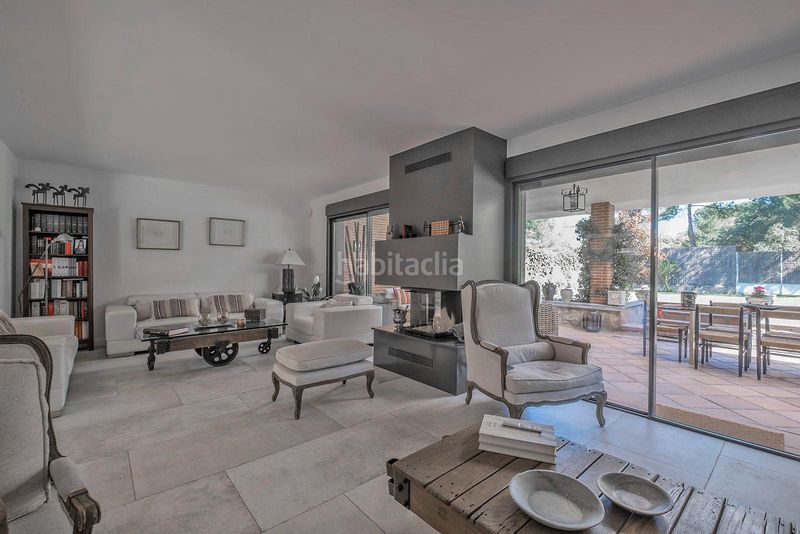 Foto cf8e4f76-b1b0-4cb9-845a-f90a344a1aee. Maison jumelée avec parking dans Urbanización Este-Montepríncipe Boadilla del Monte