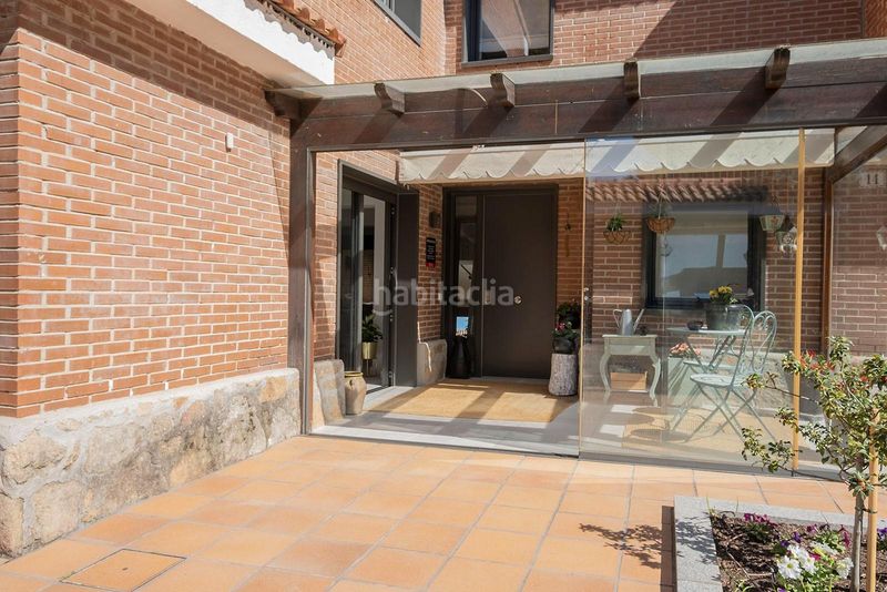 Foto d96331b9-32dc-412c-8fc8-4cee812a6c23. Maison jumelée avec parking dans Urbanización Este-Montepríncipe Boadilla del Monte