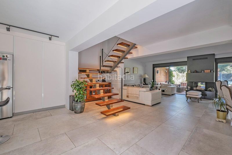 Foto decc785c-b653-43c7-845a-fdb490d56d7c. Maison jumelée avec parking dans Urbanización Este-Montepríncipe Boadilla del Monte