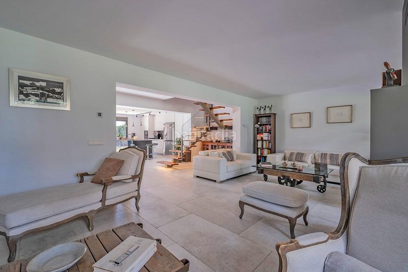 Foto fc15dfa6-8659-45ad-a67a-73fb3d20d10f. Maison jumelée avec parking dans Urbanización Este-Montepríncipe Boadilla del Monte