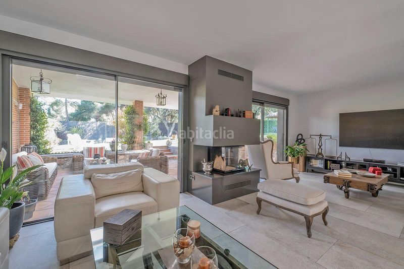 Foto fddbd3e4-bb28-40c6-820f-137a6b41a5b6. Maison jumelée avec parking dans Urbanización Este-Montepríncipe Boadilla del Monte