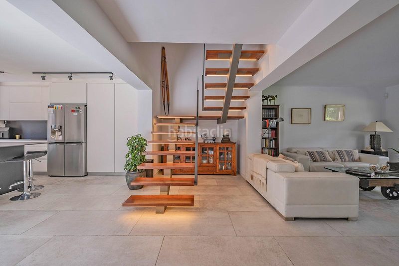 Foto fdf0e2d2-7854-4f1e-9b4a-9fdd2222bc6b. Maison jumelée avec parking dans Urbanización Este-Montepríncipe Boadilla del Monte