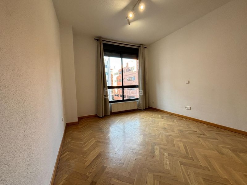 Foto f9b20dd1-04a8-40c1-b8b0-f110ea7eb485. Location appartement avec chauffage parking piscine dans Madrid