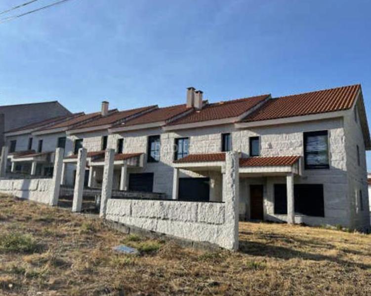 Foto 5c473187-5c6d-4e48-98cd-33e11e1d1fe0. Casa adosada en rúa manuel curros enríquez 97 venta de 4 chalets adosados calle curros enríquez en Celanova