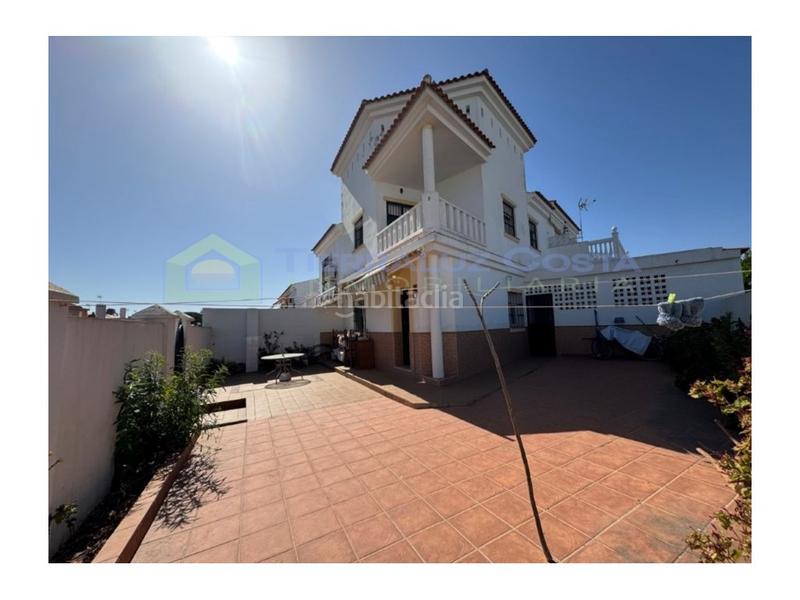 Foto c165ffe7-3965-4df3-a47f-2492c4af8a17. Semi detached house with parking pool in Urbasur Islantilla
