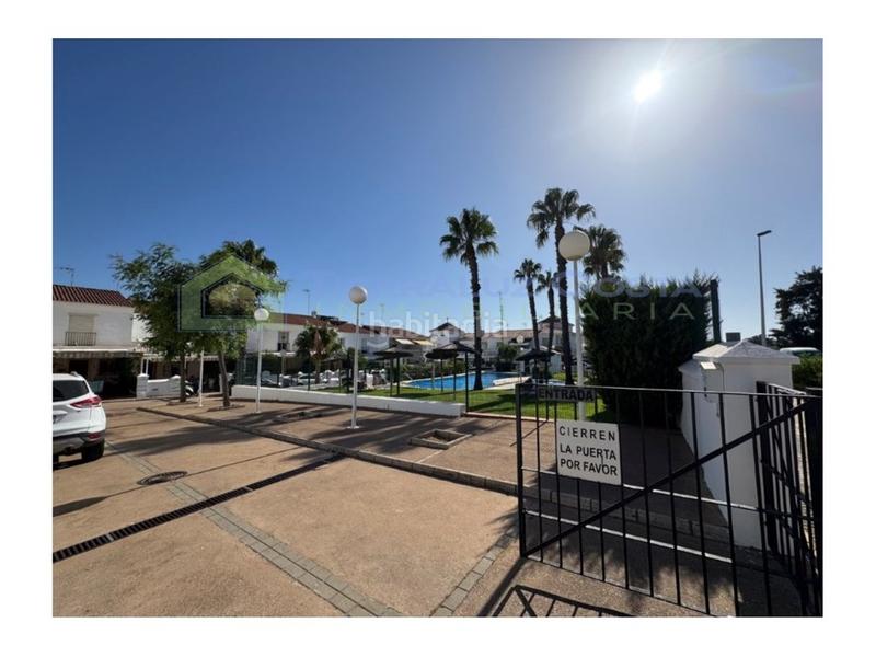 Foto cf2383c6-2065-4ca0-9b70-68d8f7fd2ff6. Semi detached house with parking pool in Urbasur Islantilla