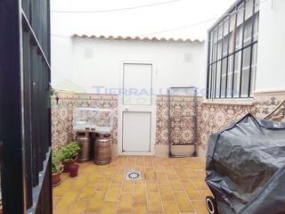 Casa a Lepe. Adosado 3 dormitorios, 2 baños, patio, buhardilla y terraza en l