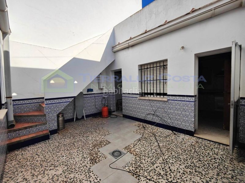 Foto 5654bf72-6b26-4d80-8428-df0ffc5a74e9. Casa amb aparcament a Lepe
