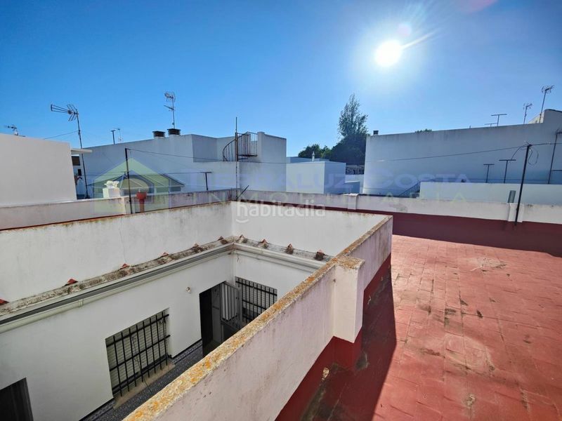 Foto 5a51ff90-8e1d-42f2-b90c-58b9c31d9382. Casa amb aparcament a Lepe
