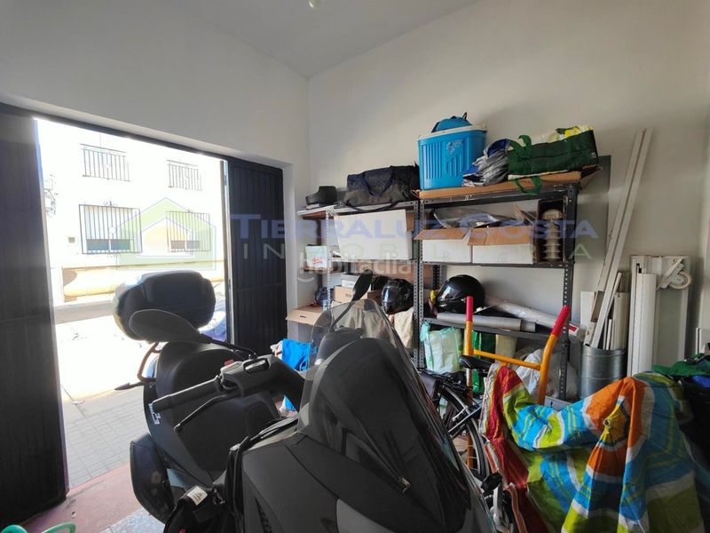Foto 5c62eafd-2b7a-4961-95b2-97eed64e978b. Casa amb aparcament a Lepe