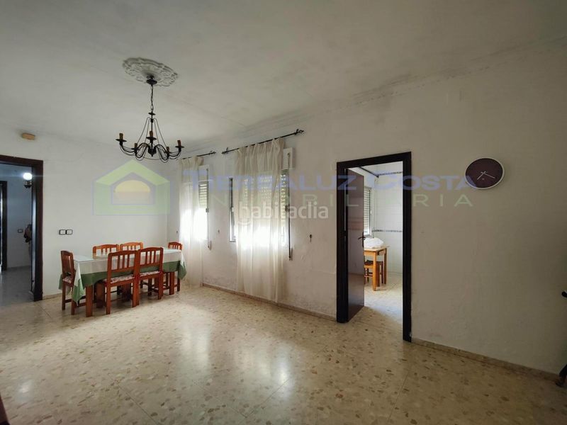 Foto 7c9028d8-37ca-4c9e-bc65-3373bbff3852. Casa amb aparcament a Lepe