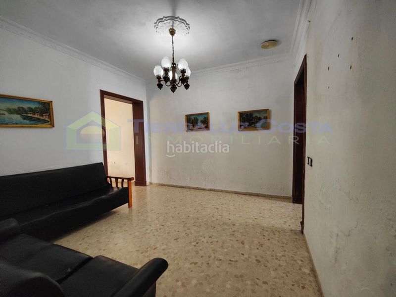 Foto cea3fe16-81c2-4bab-95ab-17af249b46eb. Casa amb aparcament a Lepe