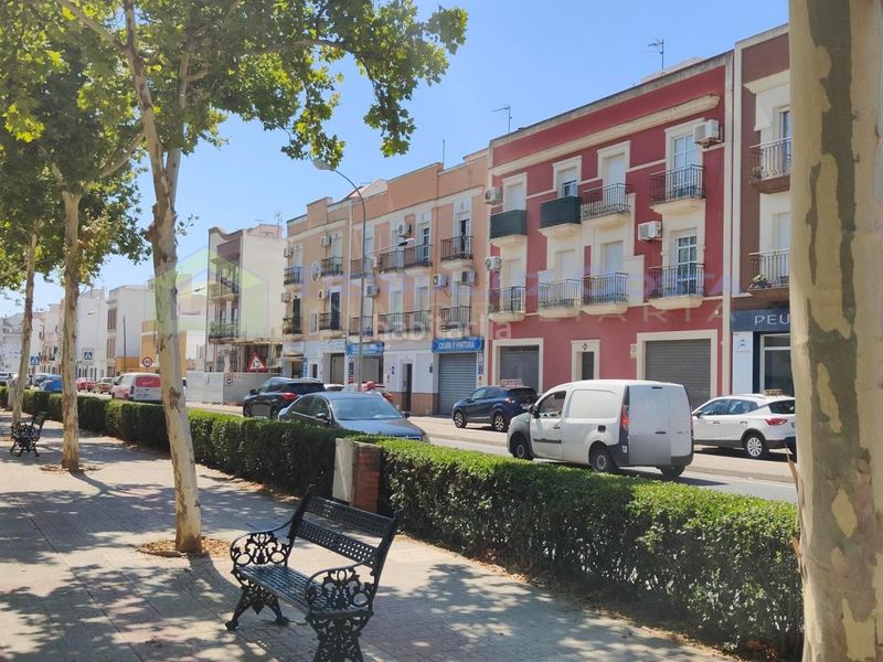 Foto 8a7fc4bf-9e21-48c6-bc43-8838e5202cde. Local comercial a Isla Cristina