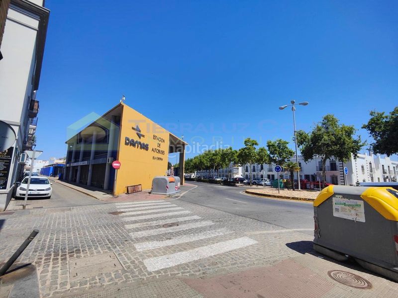 Foto e9a2c428-bfa9-47f7-bd76-97872ff603be. Local comercial a Isla Cristina