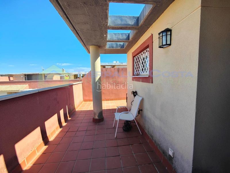 Foto c19b1cb4-607d-4929-bbee-d787fe2d0ffc. Dúplex amb aparcament piscina a Isla Cristina