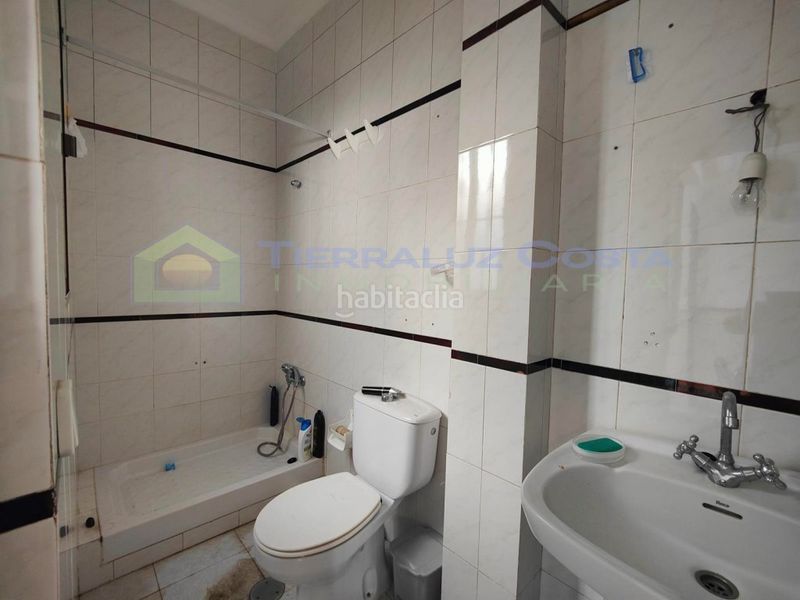 Foto d3fe8e0d-e3ae-4a87-9693-d8e8c504bf2d. Maison dans Lepe