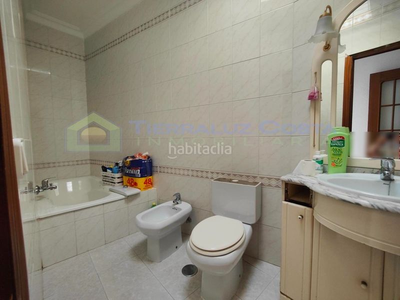Foto f16e30f4-11fd-4d0a-a263-36e02007792b. Maison dans Lepe