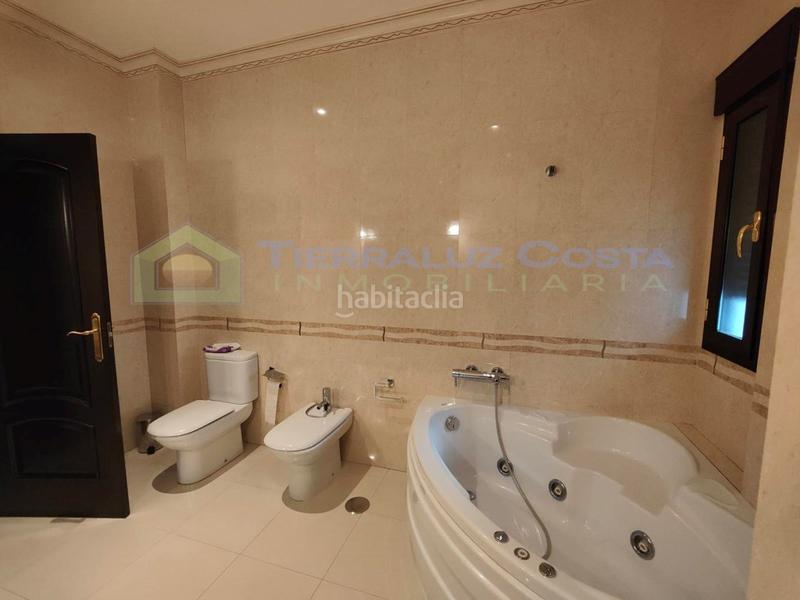 Foto 3fd754d1-954a-4fdc-aa3d-cc84bed96c2f. Casa amb aparcament a Lepe