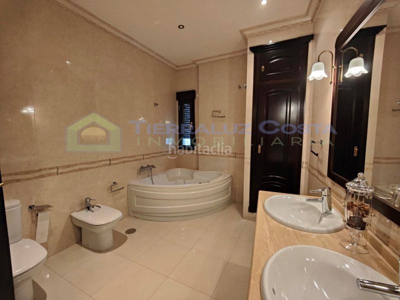 Foto 6564cc6b-f9ad-4283-8e62-eeda3fe83121. Casa amb aparcament a Lepe