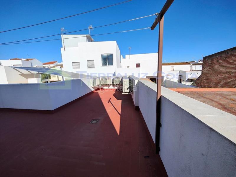 Foto 7709f244-c40c-40ba-b916-6c0bda389277. Casa amb aparcament a Lepe