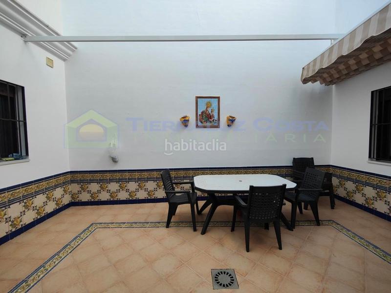 Foto e639a98a-f0ea-4a1c-ada4-47f9b87a96a9. Casa amb aparcament a Lepe