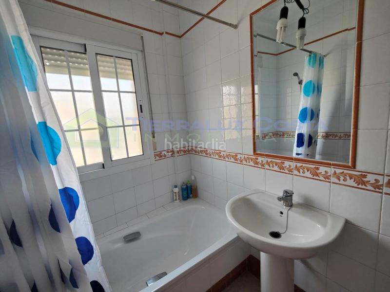 Foto 14ff1b30-d635-4423-acfa-1fe30306a8e4. Casa a schiera con parcheggio in Lepe