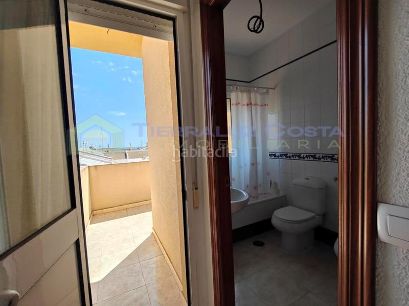 Foto 5a7026d5-87ca-4717-8e4d-8e4a634f4656. Casa a schiera con parcheggio in Lepe