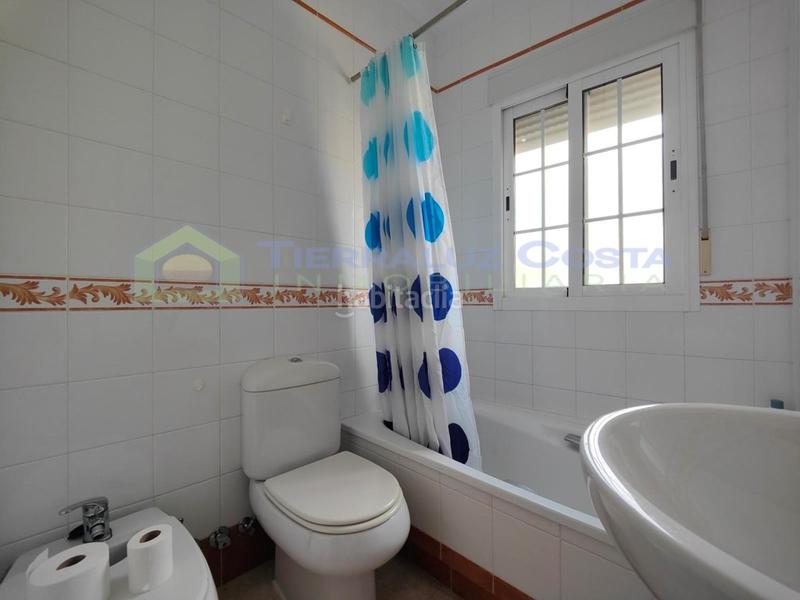 Foto a2310914-f35d-473d-8ed5-4264d9cbb12b. Casa a schiera con parcheggio in Lepe