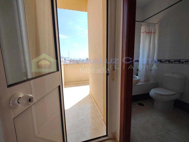 Foto bf062994-8c5d-4d0d-b4d2-49b4b5366309. Casa a schiera con parcheggio in Lepe