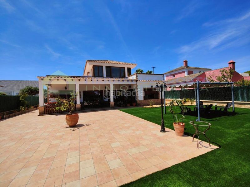 Foto a7b67e49-6afe-4f53-ab77-5e625653f99b. Xalet amb aparcament piscina a Lepe
