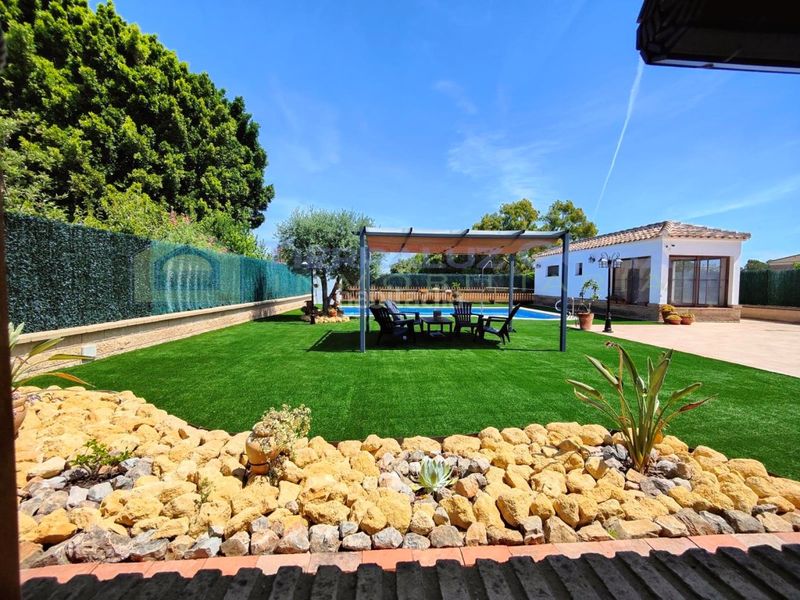 Foto ee8df17b-8278-4a89-ac43-5fd6c9d60b36. Xalet amb aparcament piscina a Lepe